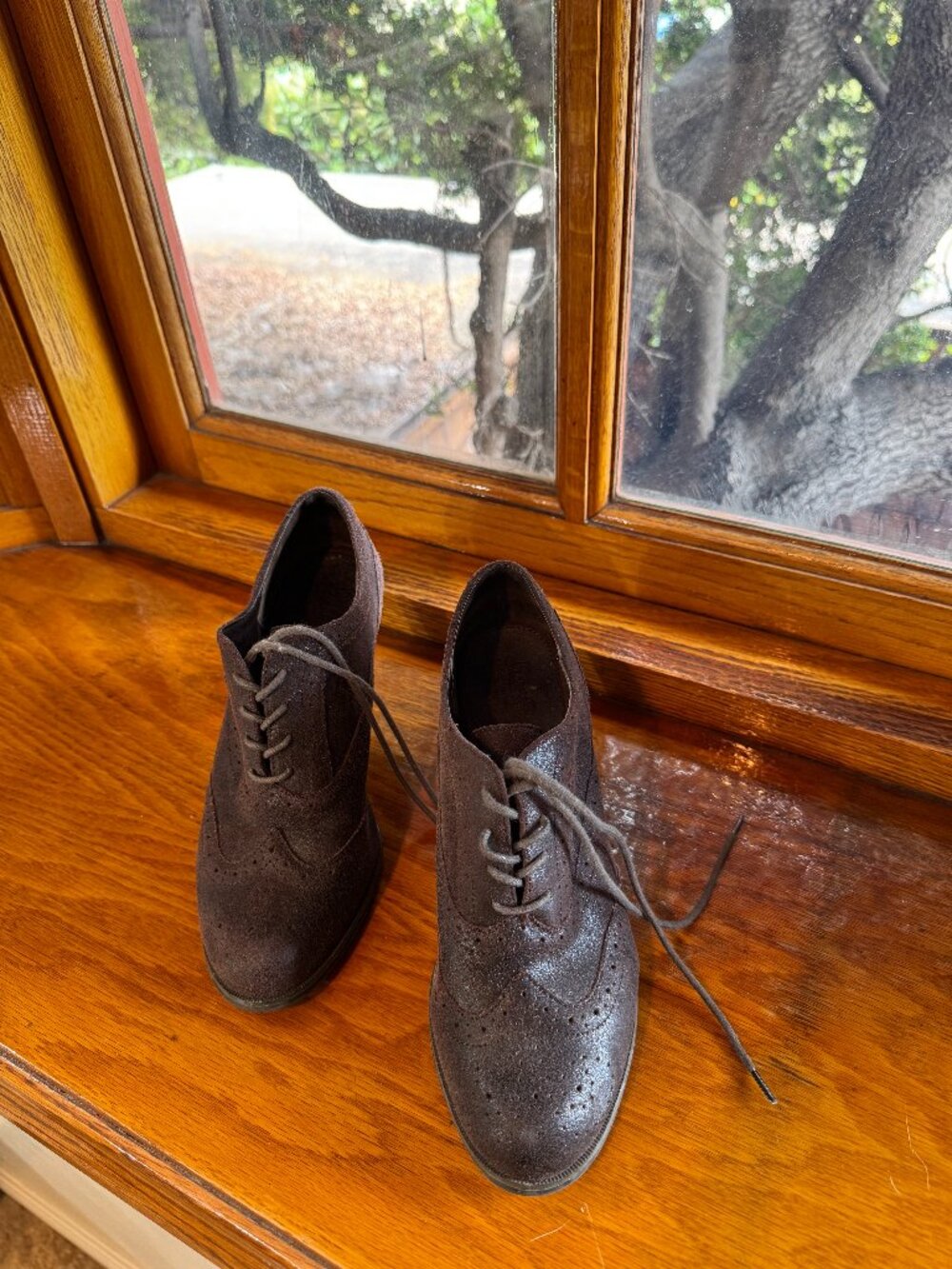 G.H. Bass Leather Brogues in Brown, size 8